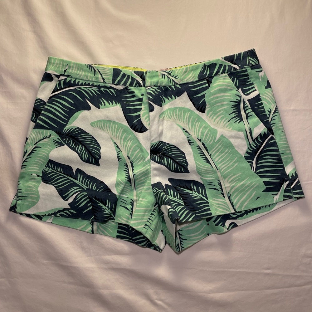 Juicy Couture adorable shorts with side and back pockets